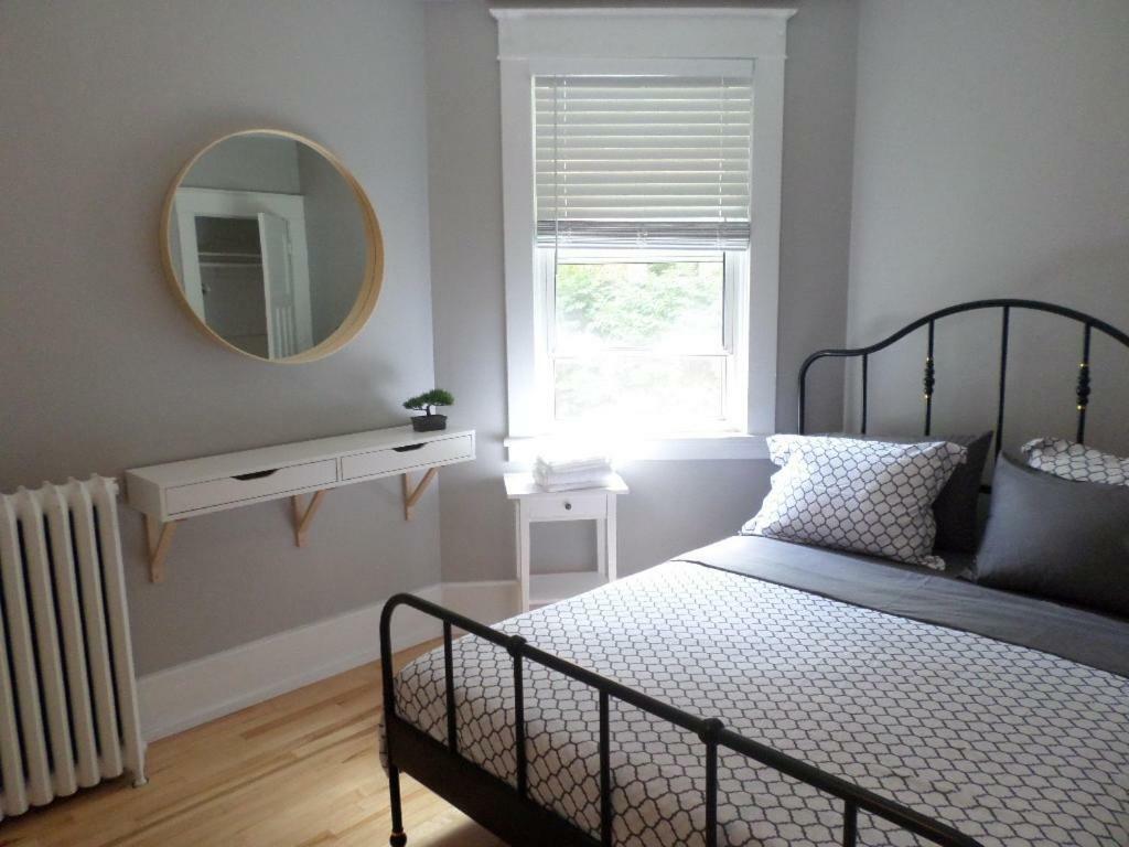 Beautiful, Clean, Quiet 2 Br-In Downtown Ottawa. Parking, Wifi And Netflix Included Lägenhet Exteriör bild