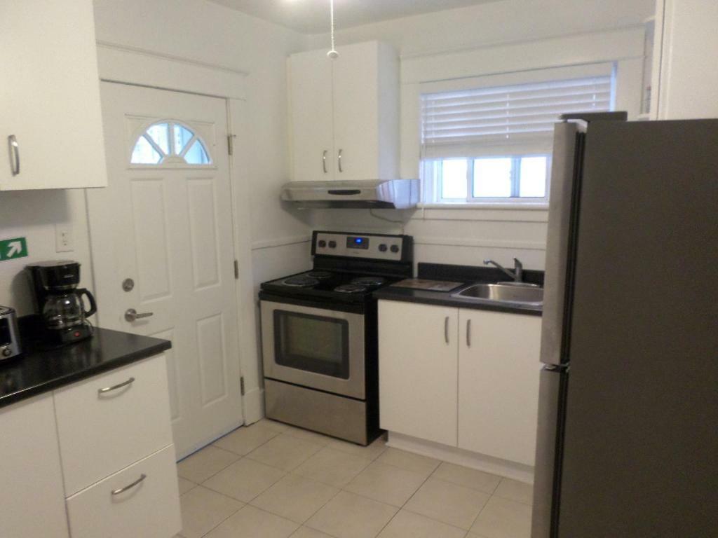 Beautiful, Clean, Quiet 2 Br-In Downtown Ottawa. Parking, Wifi And Netflix Included Lägenhet Exteriör bild